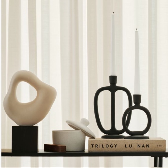 BLOGGER FAVORITE 🔥 H&M Large Stoneware Sculpture - Picture 2 of 5